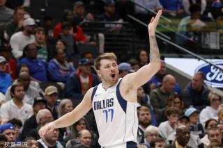 国足在半场 国足在半场